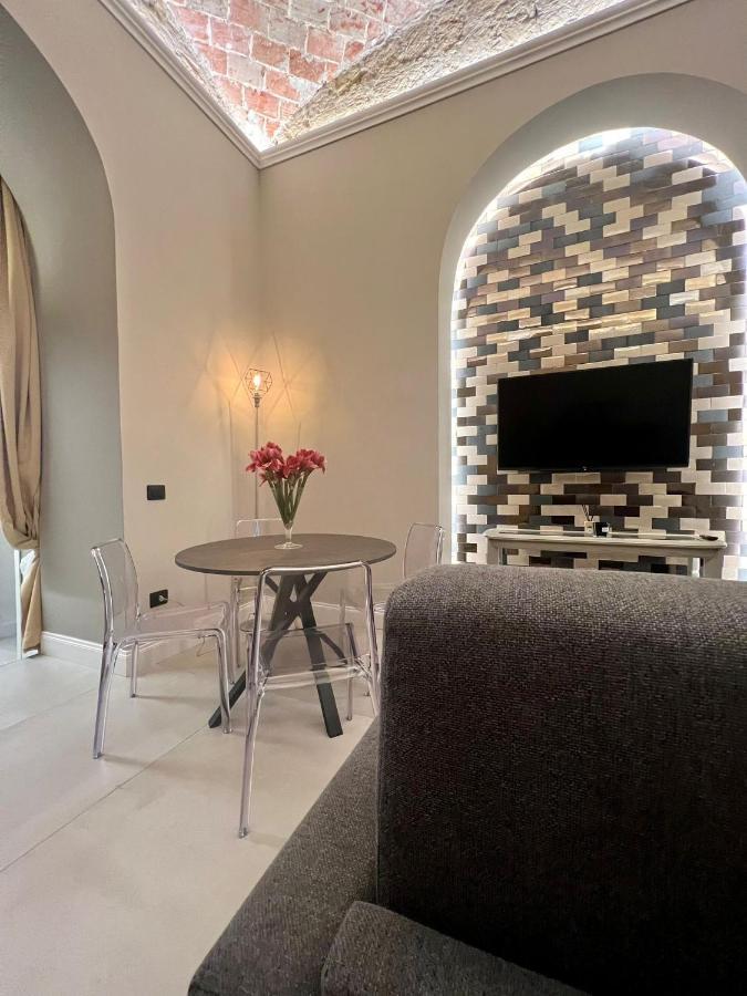 Zentral Suite Naples Luaran gambar