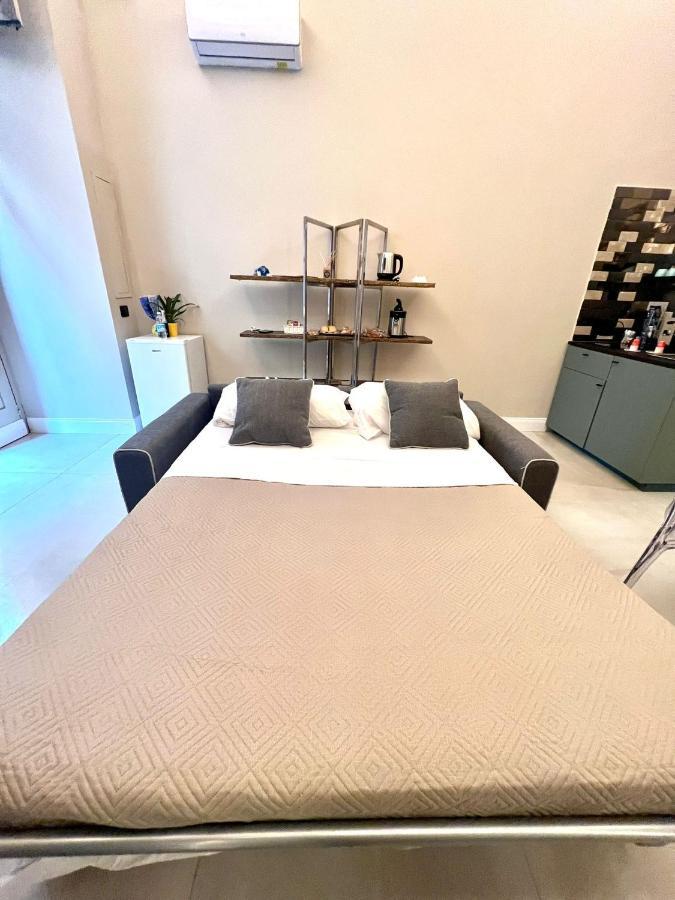 Zentral Suite Naples Luaran gambar