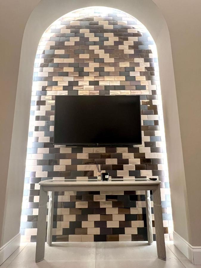 Zentral Suite Naples Luaran gambar