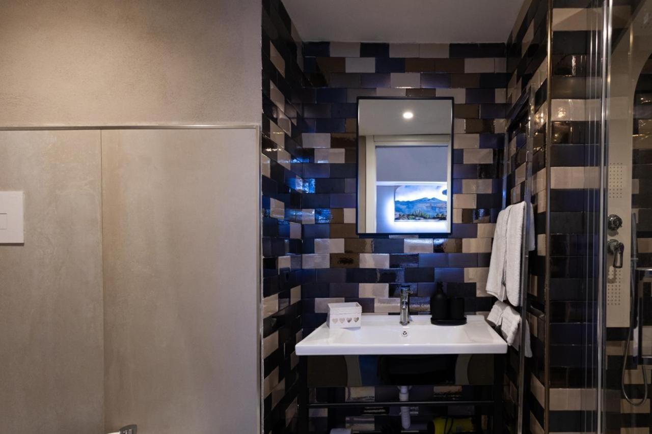 Zentral Suite Naples Luaran gambar