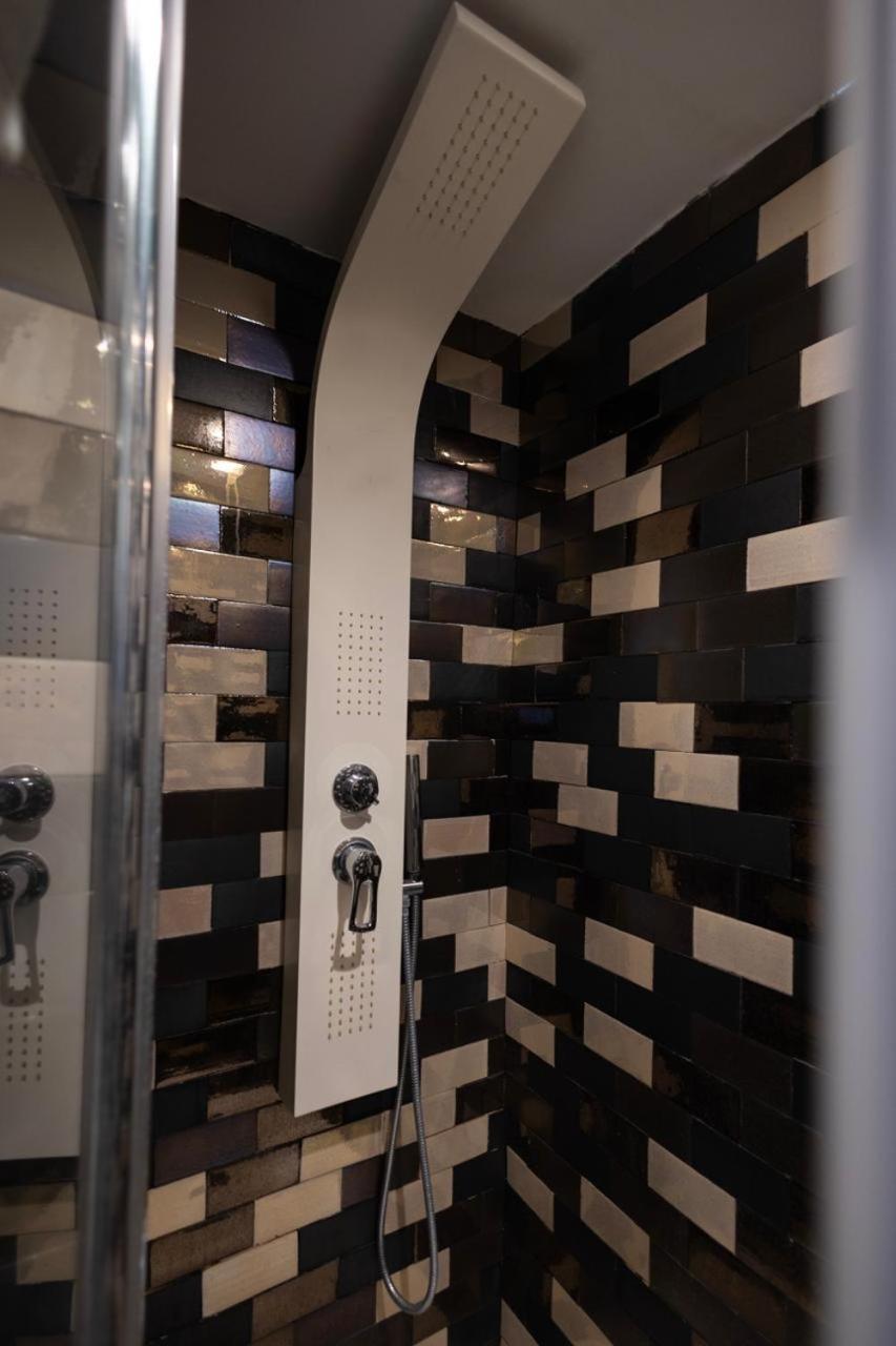Zentral Suite Naples Luaran gambar