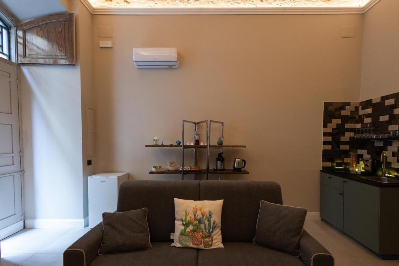 Zentral Suite Naples Luaran gambar