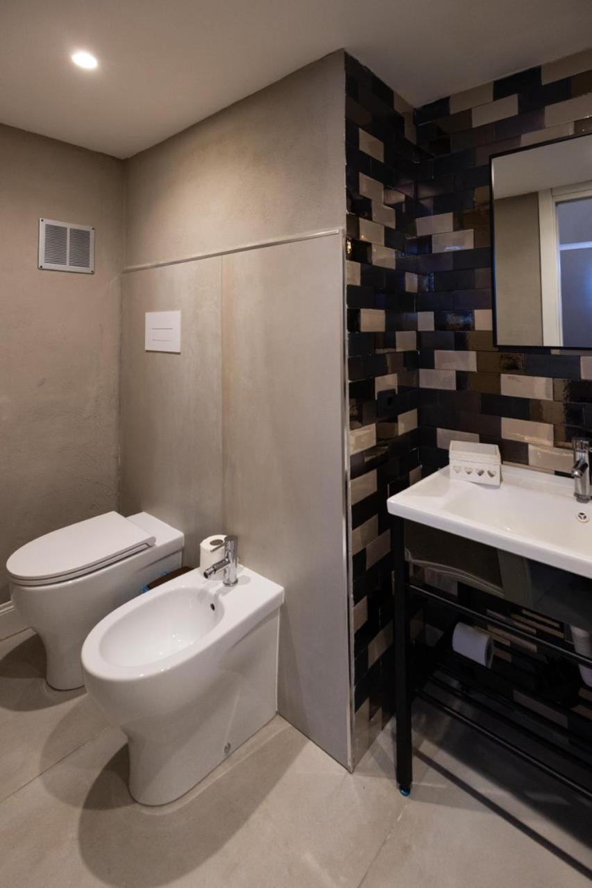 Zentral Suite Naples Luaran gambar